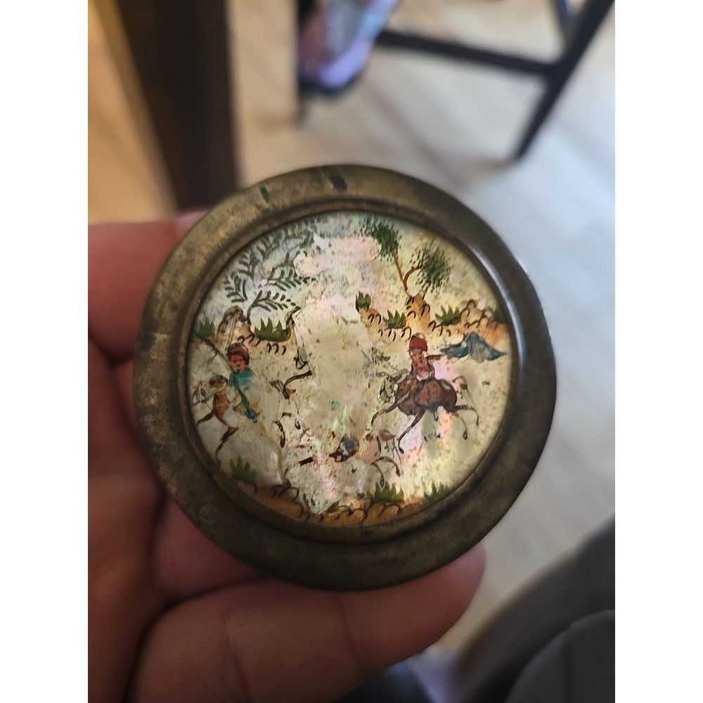 VERY COOL.VINTAGE SNUFF BOX VERY COOL WITH MIRROR